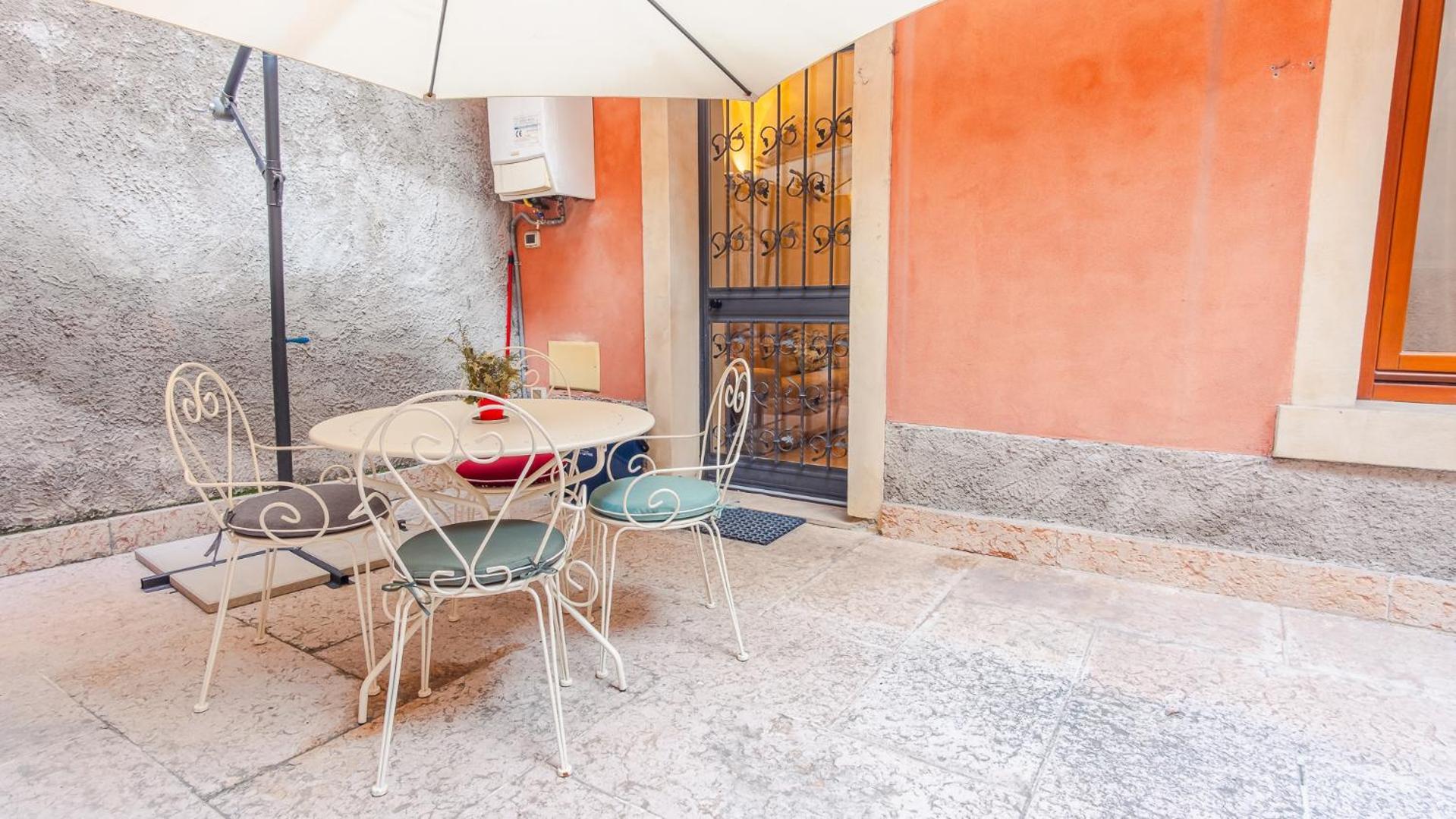 Apartment Domus Le Mura - Italian Homing